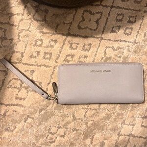 Michael Kors Light Gray Jet Set Wristlet Wallet